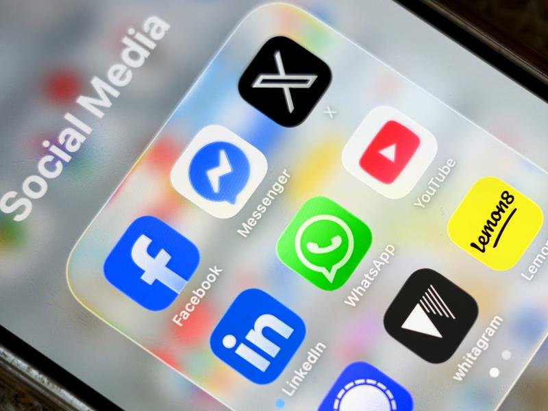Labor's bid to allow social media users to opt out of algorithms looks set to pass parliament.