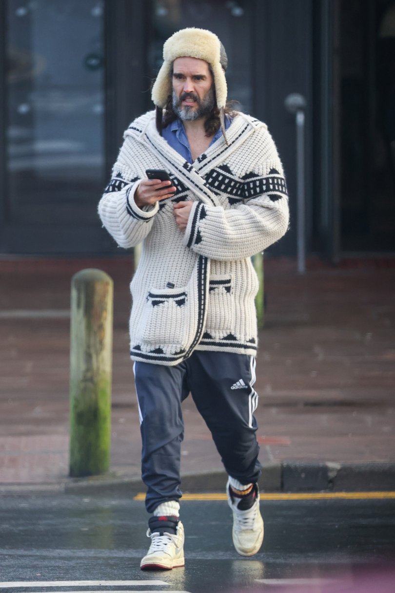 MEDIA MODE// Splash Exc Per Pic// A Disheveled Looking Russell Brand Is Spotted At A Motorway Services - And Appears To Have Quietly Welcomed His Third Child With Wife Laura Gallacher Picture: MEDIA-MODE/Splash