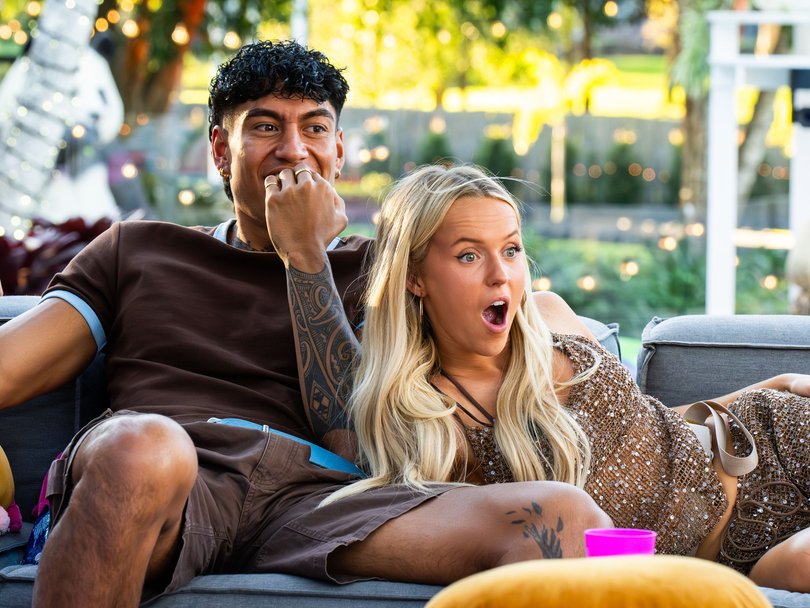 Contestants Manaaki and Lexie in a scene from Aussie Shore.