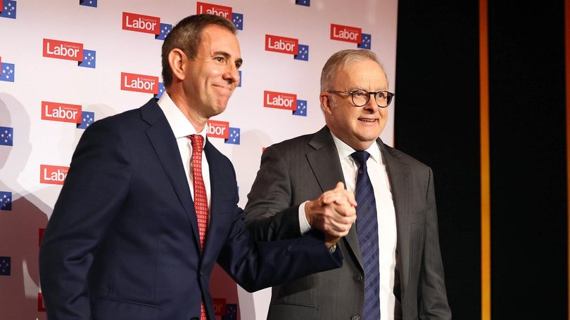 Jim Chalmers says he and Anthony Albanese are on the same team over changes to credit card payments. (Tertius Pickard/AAP PHOTOS)