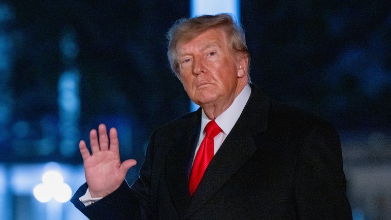 US President Donald Trump walks on the South Lawn of the White House after arriving on Marine One in Washington, DC, US, on Saturday, Oct. 10, 2026. Trump spoke at a campaign event in Tennessee after a three-judge panel dismissed another challenge to Tennessee’s new congressional district map that carves up what was the Republican-controlled state’s sole left-leaning minority district. Photographer: Ron Sachs/CNP/Bloomberg
