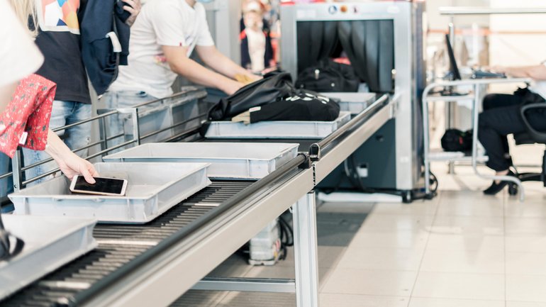 Airport security staff are demanding more full time jobs, fairer rostering and no cuts to hours. 