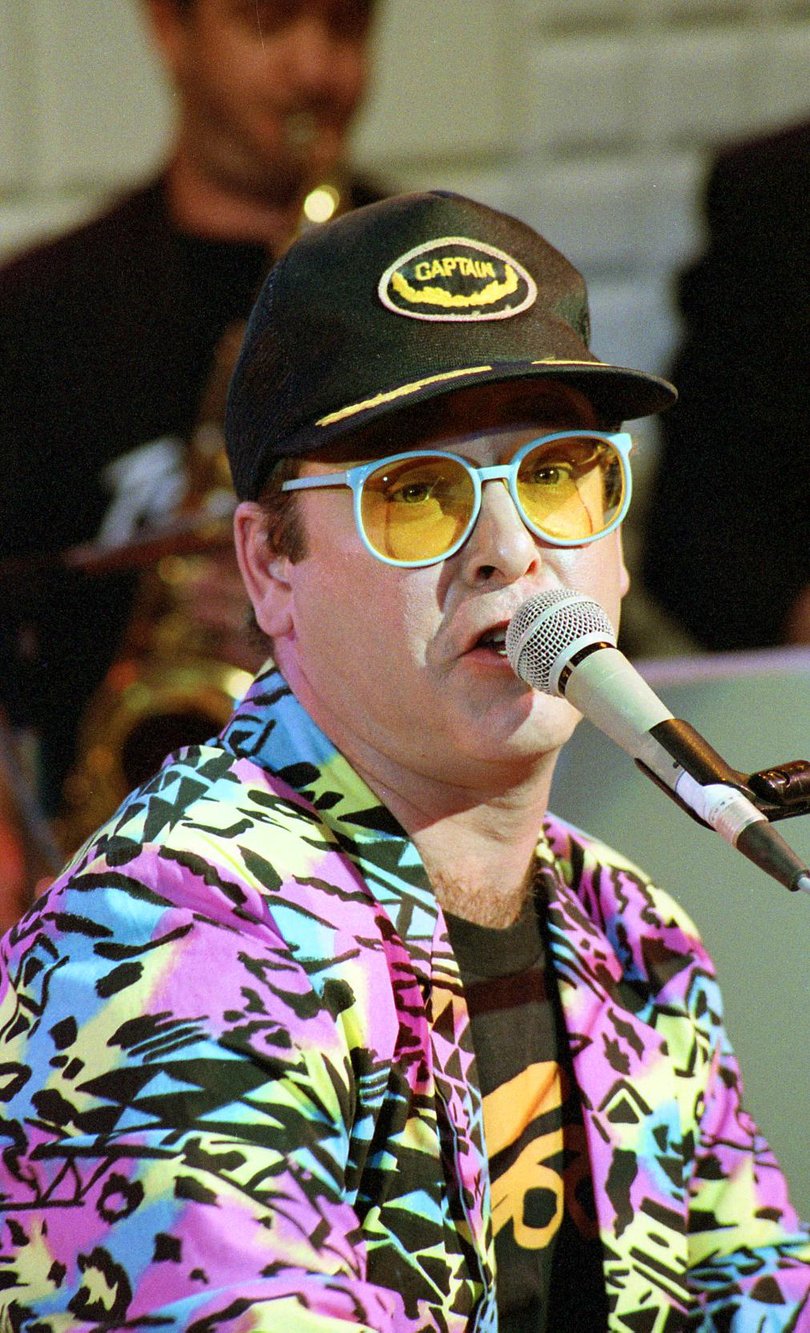 Elton John on stage at the Telethon in 1990.