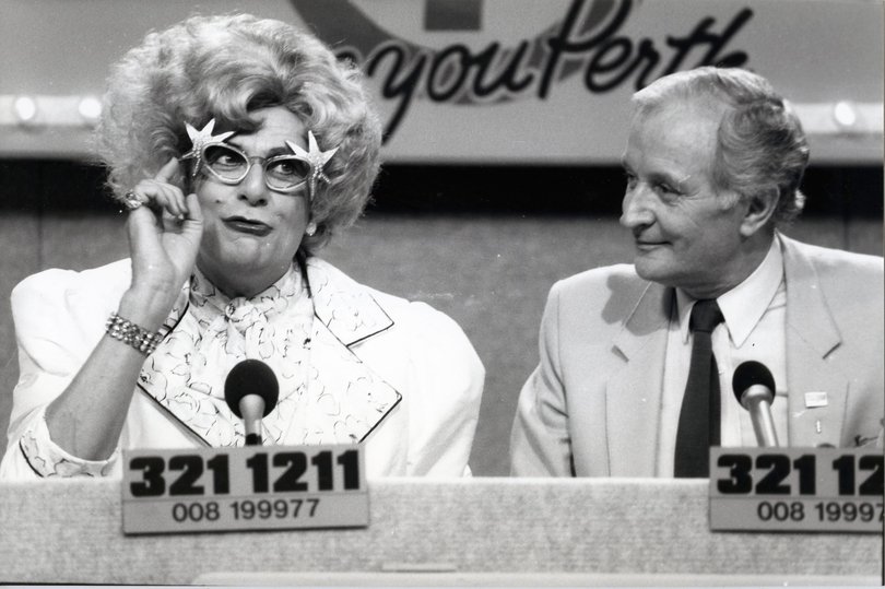 Dame Edna Everage and Stuart Wagstaff in 1986.