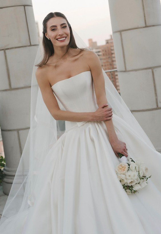 The stunning details of Harding’s gown.