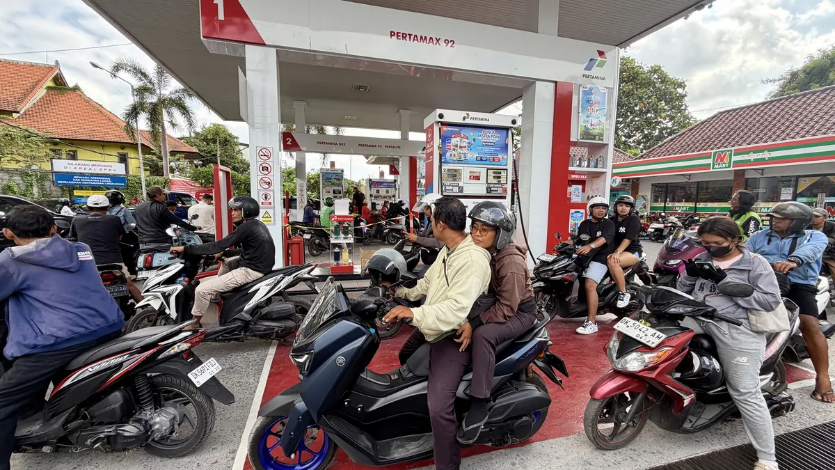 Bali fuel shortage a warning to Australians as tourists left stranded in petrol station chaos Bali fuel shortage a warning to Australians as tourists left stranded in petrol station chaos