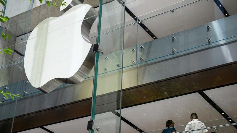 In a time of expanding lawsuits, Apple has enlisted a long-time Meta executive as its new litigation chief.