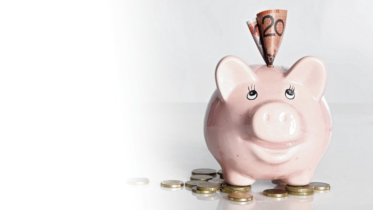 If you’re on a high marginal tax rate, are your savings better off in a bank’s term deposit or in your super? 