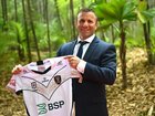 PNG Chiefs coach Willie Peters proudly shows off the jersey featuring the NRL expansion club's logo. (Dan Himbrechts/AAP PHOTOS)