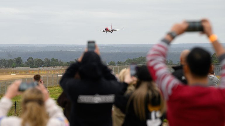 Sydney's second airport has been pitched as the runway for improved infrastructure across the west. (Dan Himbrechts/AAP PHOTOS)