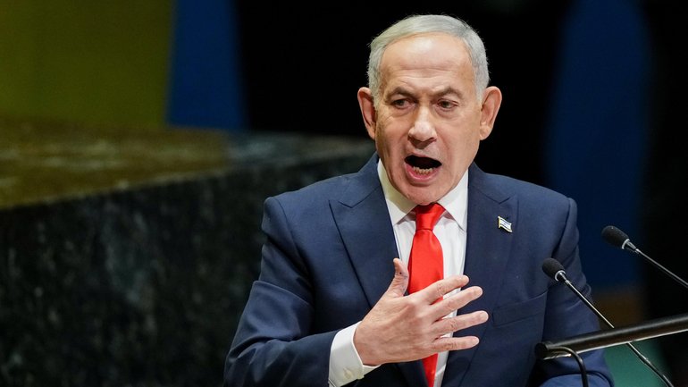 Mr Netanyahu visited the site of the attacks and said Israel would carry out a major operation 