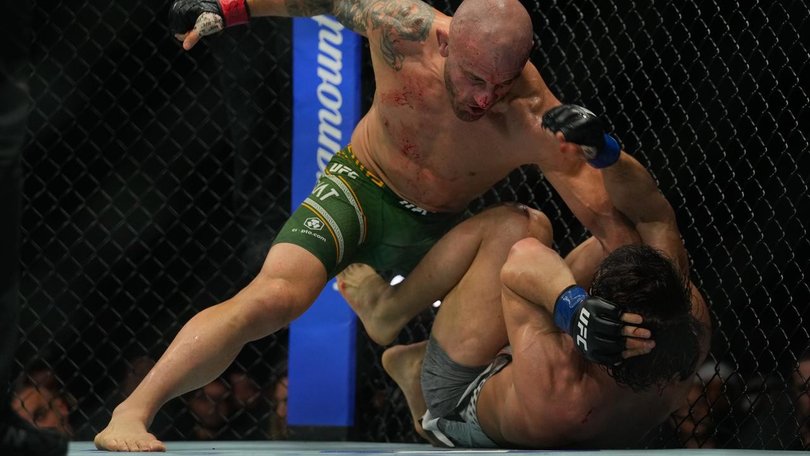 Alexander Volkanovski's punching power proved too much for previously unbeaten Movsar Evloev. (AP PHOTO)
