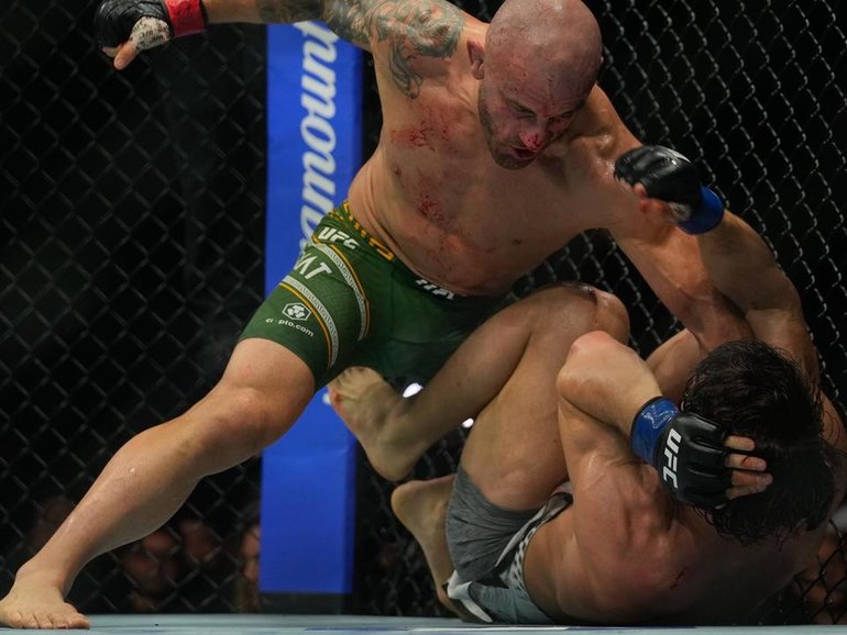 Alexander Volkanovski's punching power proved too much for previously unbeaten Movsar Evloev. (AP PHOTO)