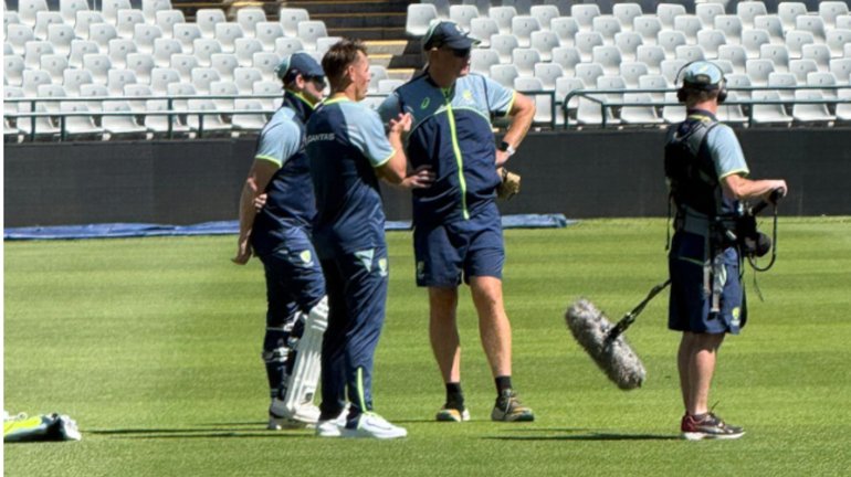 Marnus Labuschagne chats with coach Andrew McDonald and vice-captain Steve Smith ahead of the third Test.