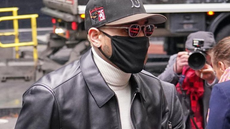 Chris Brown has returned to London's Southwark Crown Court after pleading guilty to affray in July. (AP PHOTO)