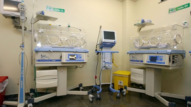 A homicide investigation has been launched into the death of a four-month-old baby at a hospital in Brazil.