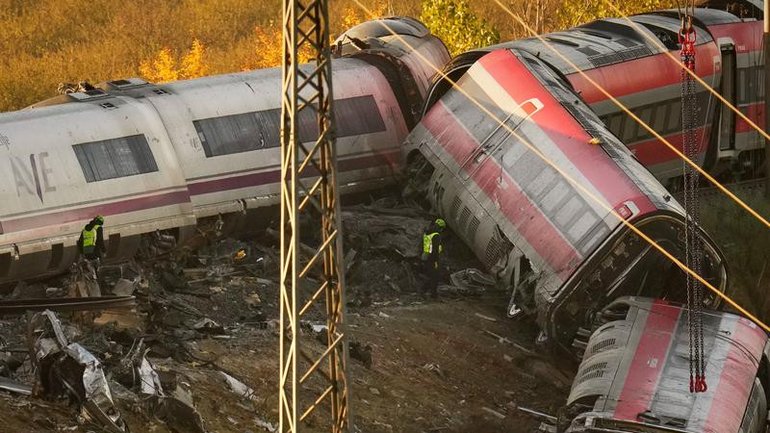 The Spanish government has declared three days of mourning for those killed in a train crash. (AP PHOTO)